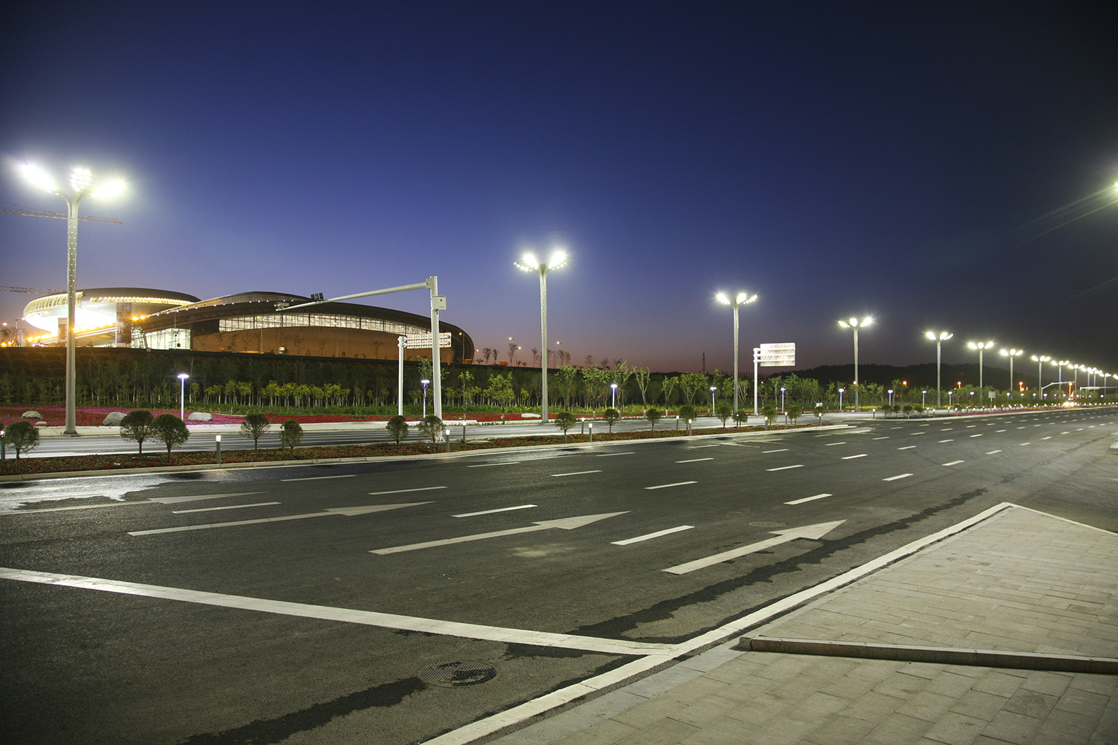 烏魯木齊市會(huì)展大道新建道路及配套設(shè)施工程