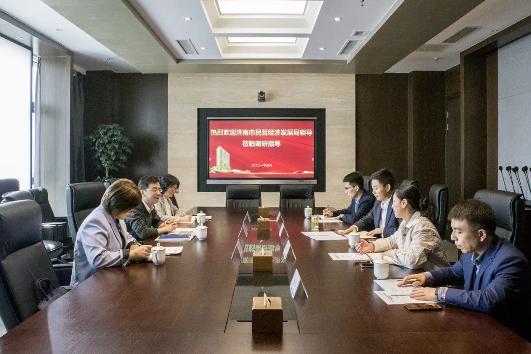 濟(jì)南市民營(yíng)經(jīng)濟(jì)發(fā)展局高振剛副局長(zhǎng)一行到集團(tuán)調(diào)研指導(dǎo)