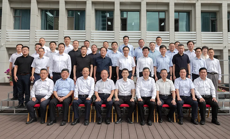 魯疆兩省區(qū)住建系統(tǒng)領(lǐng)導(dǎo)到集團(tuán)新疆分院慰問指導(dǎo)