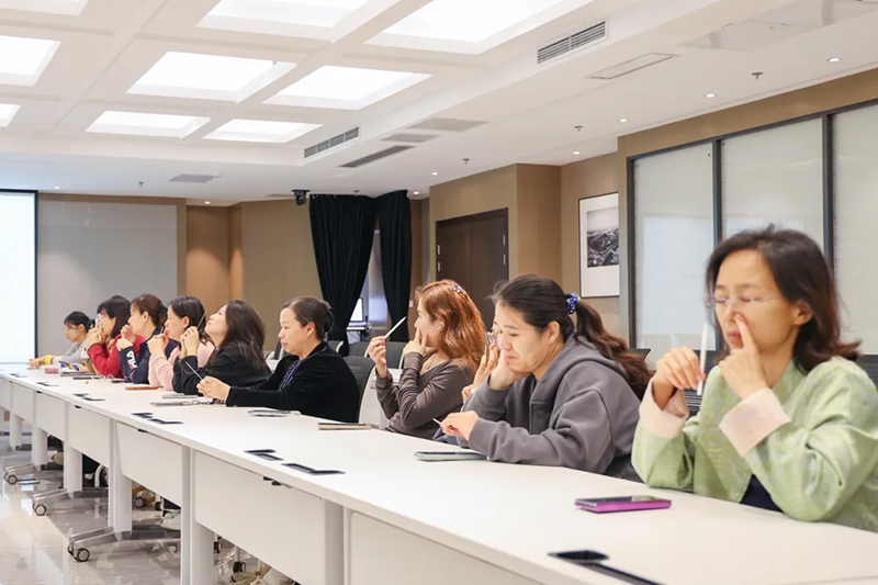 集團(tuán)舉辦“頸椎芳療護(hù)理”活動(dòng)